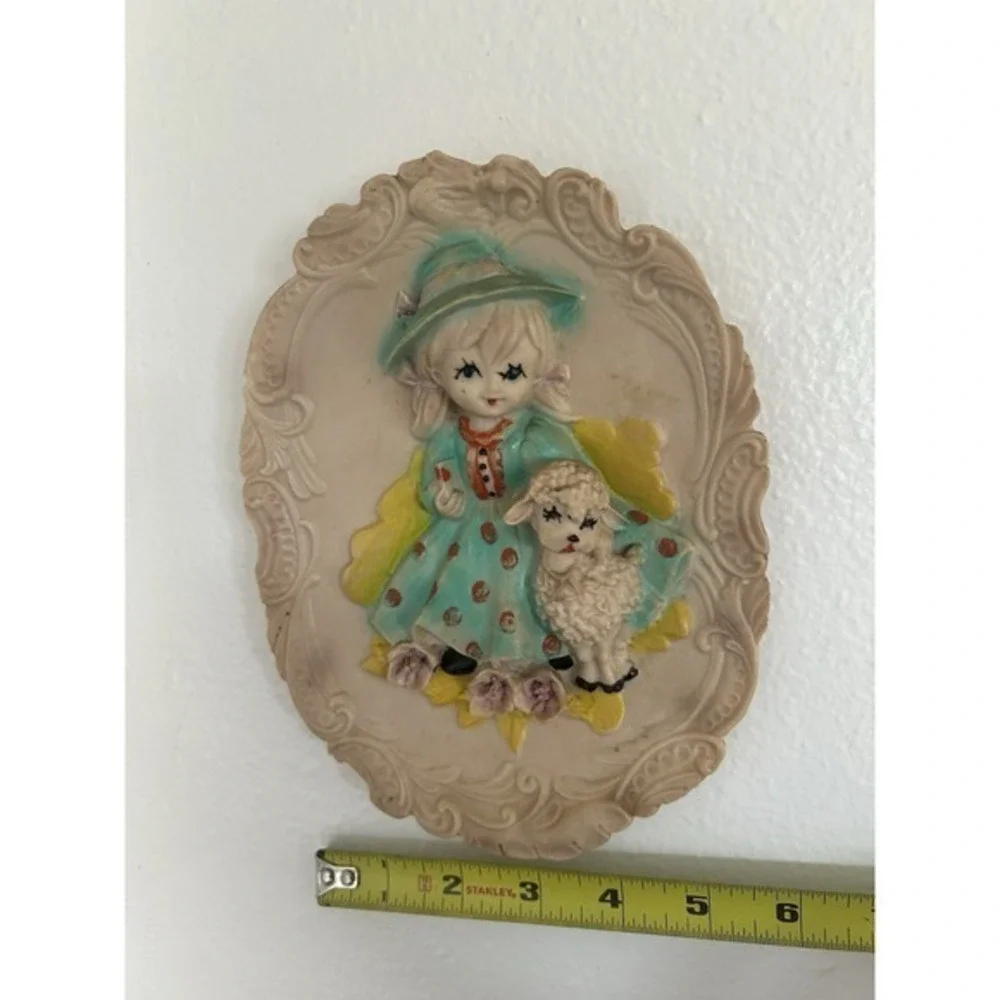 Vintage Oval Molded 3-D Wall Hanging Art Plaque Hand Painted RARE‎ Backside